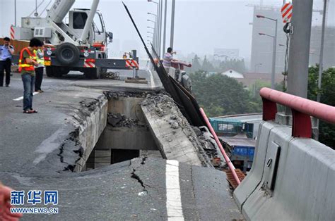 杭州钱江三桥辅桥部分桥面塌落 一重型车坠落 -中新网