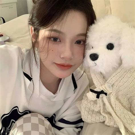 古风头像抱狗的女生图片