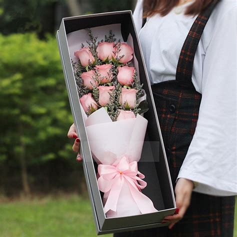11朵粉玫瑰F款-11朵粉玫瑰，搭配情人草。-全国送货上门优惠价格:258元-168鲜花速递网。
