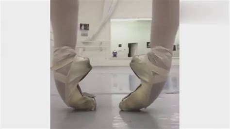 舞蹈芭蕾系鞋带特写高清图片下载-正版图片501296221-摄图网