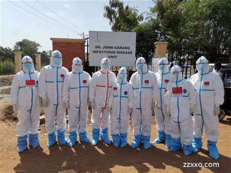 2020年8月21日，中国抗疫医疗专家组成员在南苏丹首都朱巴的一处新冠肺炎治疗机构留影。（中国驻南苏丹大使馆供图）|ZZXXO
