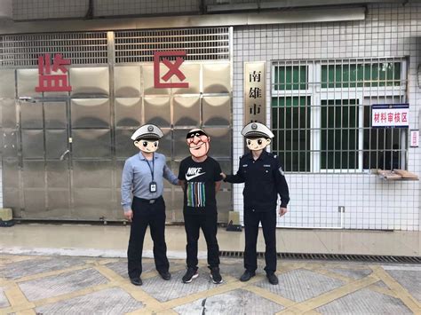 警方悬赏2万抓捕刑案嫌犯?回应:嫌犯抓捕途中自杀_手机新浪网