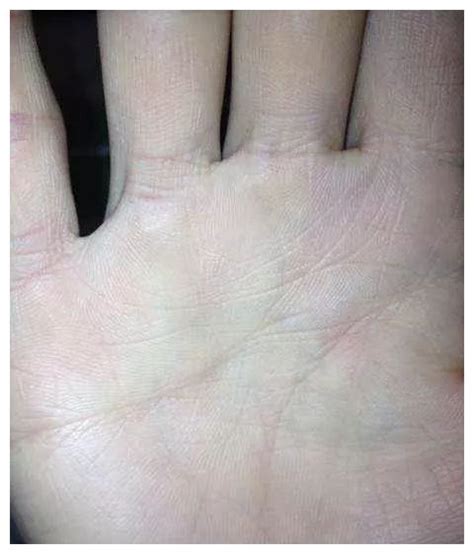 女人的手掌纹乱有什么预示？这样的手相好吗？