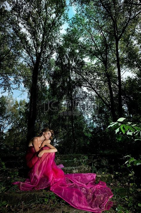 头像温柔森林女生图片