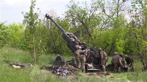 乌克兰炮兵用上M777榴弹炮：一枚炮弹820美元，这炮能打得起吗|乌克兰|炮弹|炮兵_新浪新闻