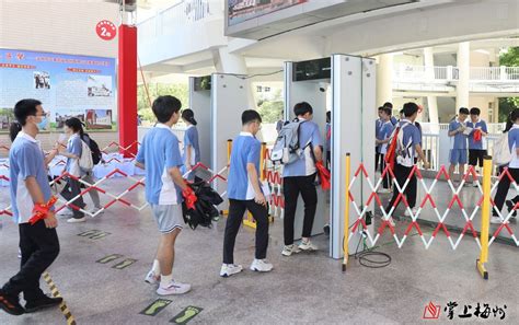 重庆103个高考考点全面启用“智能安检门”