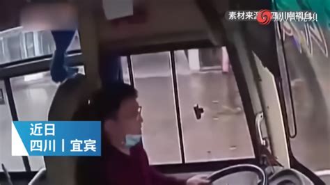 弯道上要求下车未果，女乘客抓扯司机被批捕_凤凰网视频_凤凰网