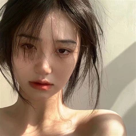 心动黄色系女头图片