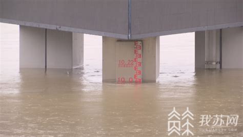 直击洪水过后的河南巩义：有房屋冲毁、车辆掀翻，道路成泥潭_米河镇