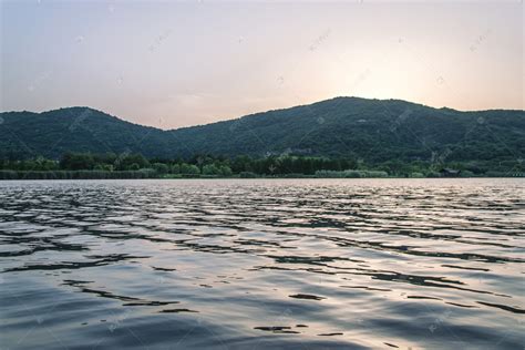 精美平静的湖水壮美的自然景观壁纸图片-壁纸图片大全