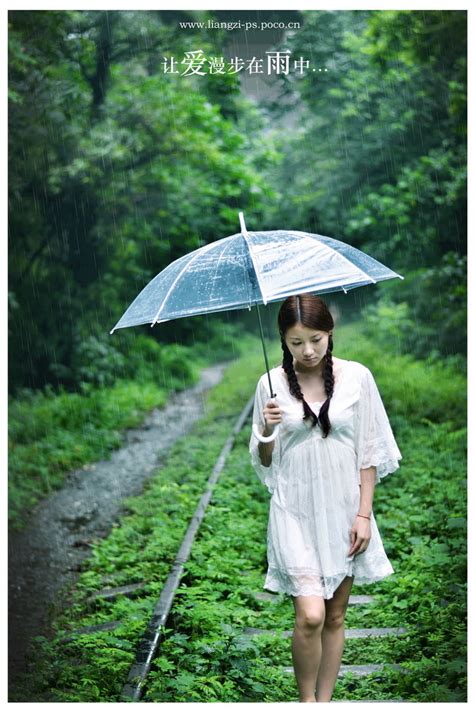 雨中的一对恋人背影高清图片下载_红动中国
