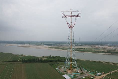 南阳—荆门—长沙1000千伏特高压交流线路工程（湖北段）杆塔组立完成-国际电力网