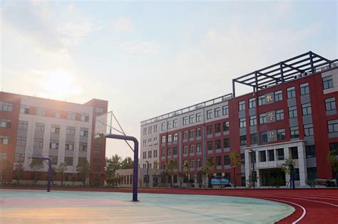 郑州新奇中学举行新学期开学典礼 - 校园资讯 - 郑州新奇中学初中部