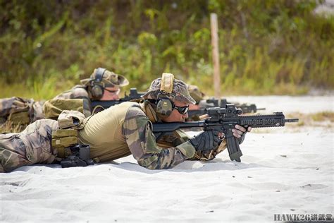 法国外籍军团在苏里南实战演习 已经全面换装HK416步枪_法军