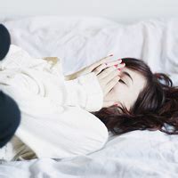 非主流头像女生躺着