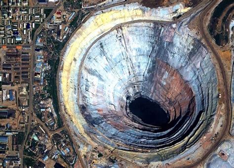 前苏联的神秘钻石矿洞：曾经每年生产1000万克拉，如今被关闭_米尔尼