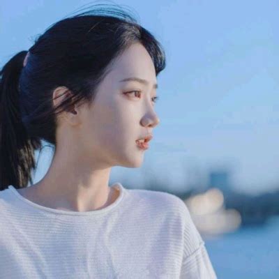 女生头像温柔干净歪头