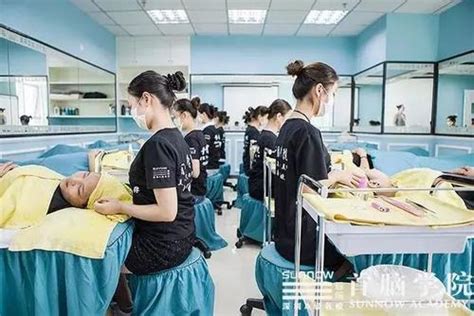 美容美体--南京中华中等专业学校——艺术设计系
