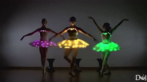 现代芭蕾舞LED创意表演