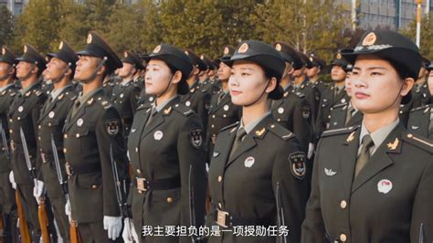 【镜头·2018】那些定格强军风采的空降兵摄影人 - 中国军网