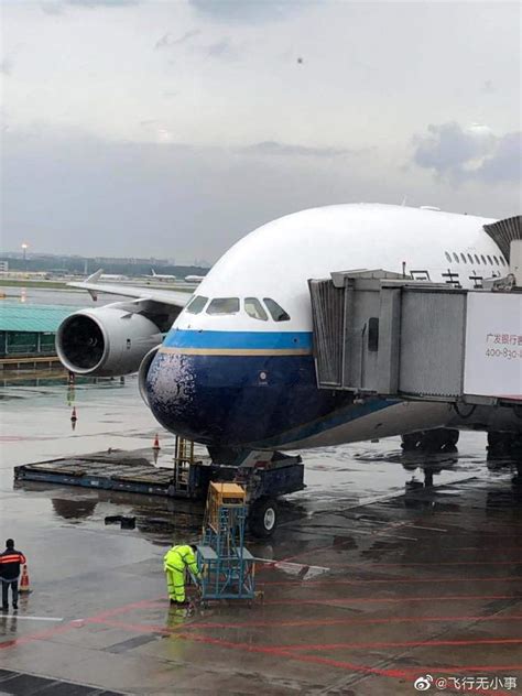 南航一客机在北京降落时遇冰雹，风挡现裂痕已平安降落