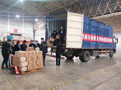 【口述】驰援武汉的上海货车司机：7桶泡面伴我送物资｜疫中人②|界面新闻 · 中国