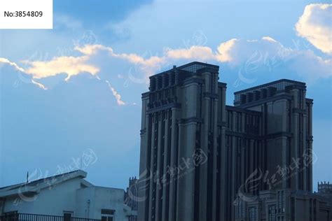 蓝天下耸立的高楼高清图片下载_红动中国