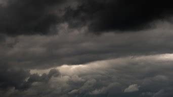 暴雨前夕 广东高州“黑云压顶”犹如科幻大片-图片频道
