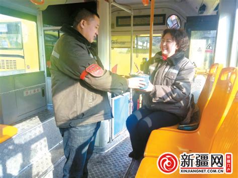 【新春走基层】公交司机夫妻档 车里车外两个家-新闻中心-天山网