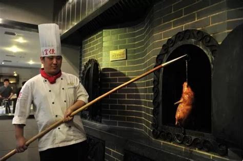 正宗北京烤鸭的制作流程，很少有人知道他的操作手法！