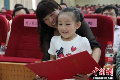 5岁小女孩捐6万多片酬设“邹国美德基金”__烟台教育网__胶东在线