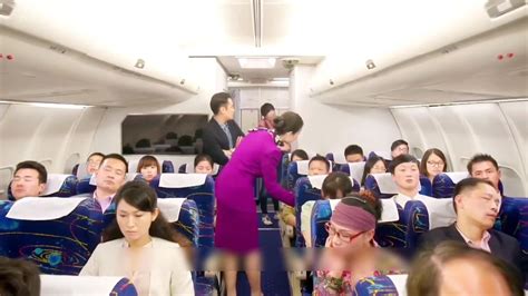 农村姑娘第一次坐飞机被嘲笑_腾讯视频