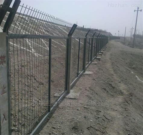 8001/8002-专业生产高铁两侧防护栅栏护栏网-安平县三鑫金属丝网制品厂