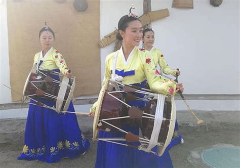 延吉民俗园里的这个朝鲜族小姑娘表演太精彩了#延吉#中国朝鲜族民俗园#朝鲜族舞蹈#能歌善舞的民族#朝鲜族服装_腾讯视频}