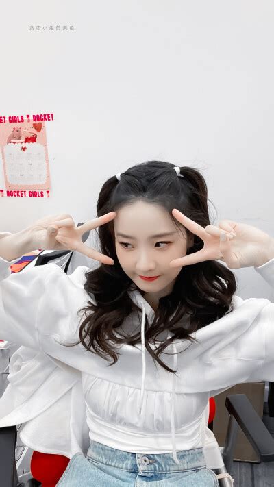 张艺凡甜美女生头像图片