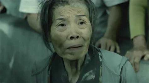 在看恐怖片《哭悲》，无字幕，台湾腔问题不大……|字幕|哭悲|恐怖片_新浪新闻