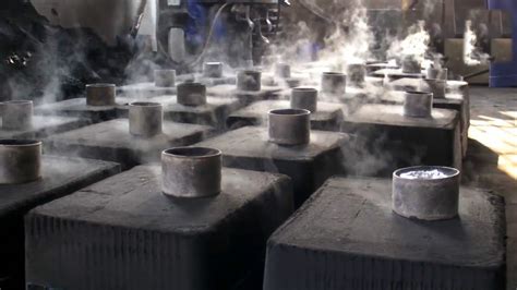 国内翻砂铸造工艺流程，师傅全程严谨细致，50个成品无一次品_腾讯视频