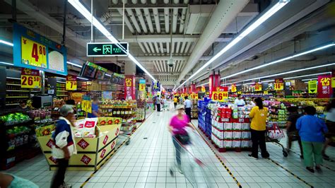 昔日亚洲最大超市落幕！“一站式购齐”魅力不再，传统大卖场如何突围？__财经头条