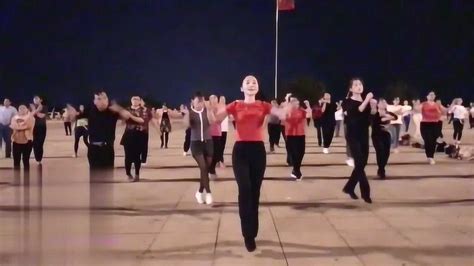 2019年最新广场舞《酒醉的蝴蝶》非常火爆，大街小巷都在跳_腾讯视频