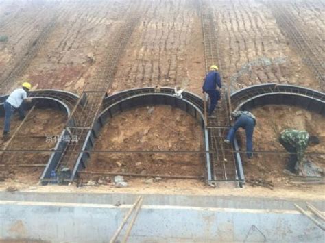 杭锦旗高速公路浇注式拱形骨架护坡钢模板京伟模具