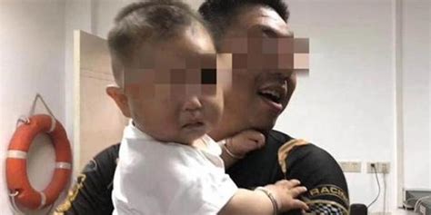 男婴被遗弃医院贺州市警察“抱婴哥”暖意逼人_国际新闻_海峡网