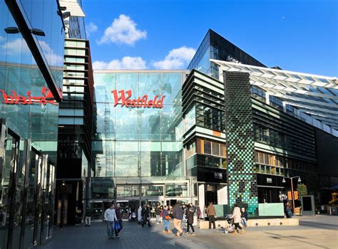 目前世界最大的购物中心，迪拜购物中心，占地100多万平方米