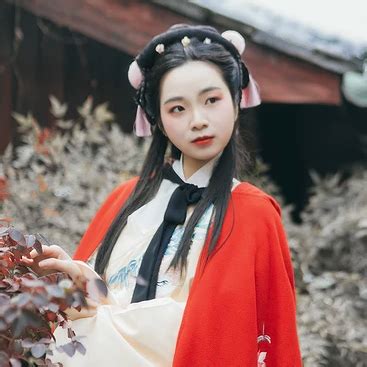 红绿古风头像女生真人版