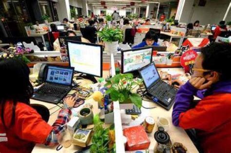 广州一公司早上刚上班 员工全被抓了_手机凤凰网