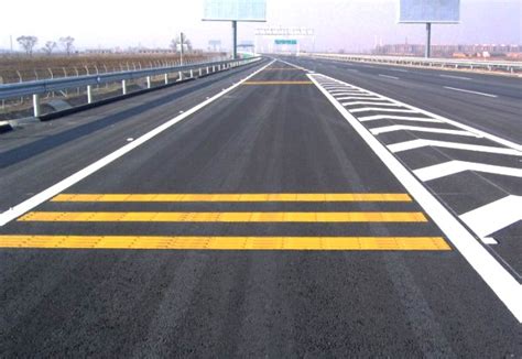 道路交叉口交通标志和标线系统及其使用方法与流程