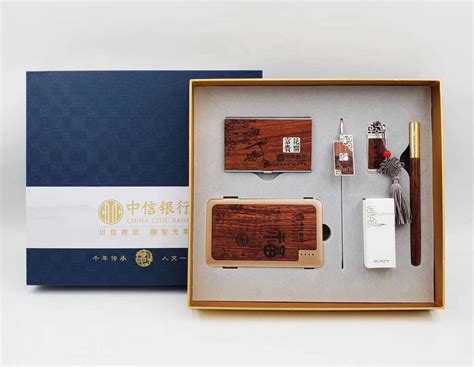 新年礼盒设计|平面|品牌|VikeyBryant - 原创作品 - 站酷 (ZCOOL)