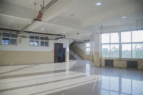 学校教学楼走廊高清图片下载-正版图片500641574-摄图网