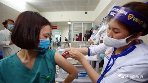 越南副总理披挂上阵接种国产疫苗，计划4月部署“疫苗护照 ...