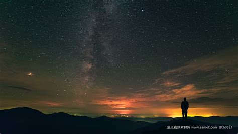 山顶上美丽的夜空图片_山顶上美丽的夜空素材_高清图片_摄影照片_寻图免费打包下载