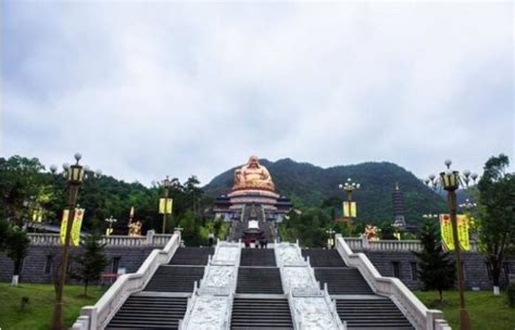 中国著名5大佛教名山，各个祈福灵验，香火极为旺盛|雪窦山|肉身|名山_新浪新闻